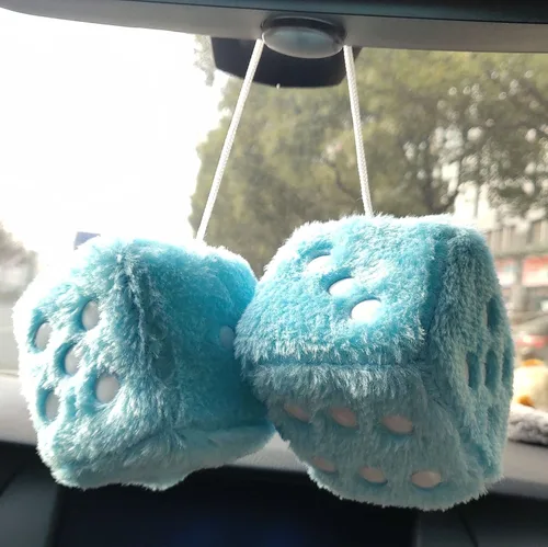 Vista 2 de Par de dados de felpa mullidos con espejo de puntos blancos y negros, de 3 pulgadas, adorno decorativo para colgar en coche de felpa suave en blanco