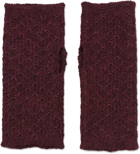 Vista 5 de NOVICA Manoplas 100% hechas a mano de alpaca bebé sin dedos con estampado de lana granate, guantes de accesorios de lana burdeos Perú 'Patrón
