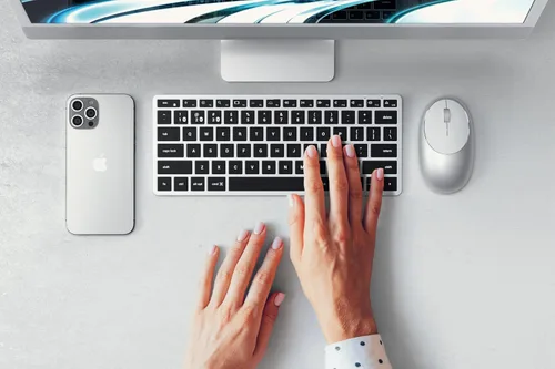 Vista 8 de Satechi Slim X1 Teclado retroiluminado Bluetooth para Mac, teclas iluminadas y sincronización multidispositivo, para MacBook Air/Pro M5/M4, iPad
