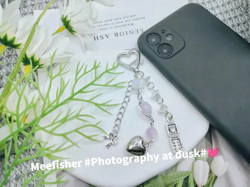 Vista 4 de Meefisher Y2K - Llavero estético con diseño de mariposa y fresa, con diseño de oso y guitarra, bonito llavero para mujer, dije de bolso (teléfono)