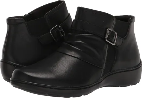 Vista 8 de Clarks Women's Cora Rouched Ankle Boot
