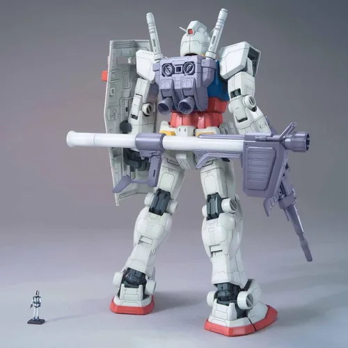 Vista 4 de Bandai Hobby RX-78-2 Gundam O.Y.W. Figura de acción de grado maestro Bandai