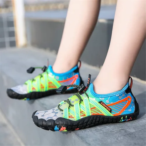 Vista 4 de UBFEN - Zapatos para el agua para niños y niñas zapatos acuáticos y livianos de secado rápido para ir a la playa practicar deportes hacer natación e