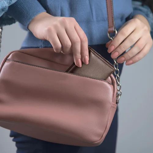 Vista 4 de Cartera de piel expandible para tarjetas de visita con bloqueo RFID para hombre, Marrón, Cartera de cuero para tarjetas