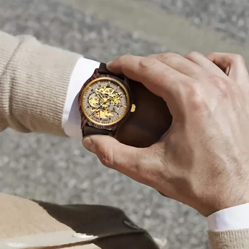 Vista 5 de Relojes para hombre de lujo, caja mecánica de madera, esqueleto Lumious, cuerda automática, ligera, pulsera de cuero auténtico, correa de madera