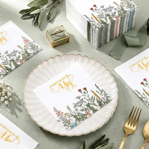Vista 2 de Sinmoe 200 servilletas de compromiso con flores silvestres con el texto en inglés «He Asked She Said Yes» de papel desechable floral para cóctel