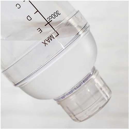 Vista 4 de Coctelera de plástico, mezclador de bebidas, agitador manual con taza y escalas, transparente (10 oz / 300cc)