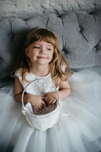 Vista 3 de Juego de almohada y cesta de anillo de marfil Colección de encaje niña de flores y cesta de bienvenida para invitados, cestas de boda hechas a