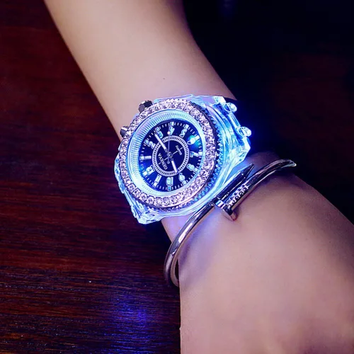 Vista 6 de CdyBox Reloj de silicona brillante para mujeres y hombres, luces LED luminosas coloridas relojes deportivos para niñas y niños (paquete de 6)