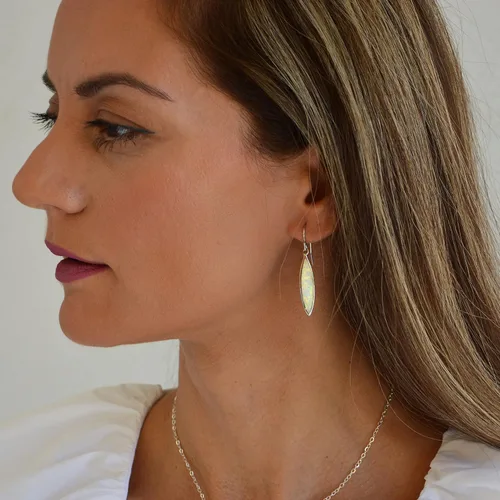 Vista 3 de Aretes de plata de ley con piedras preciosas de ópalo blanco para mujer, aretes de ópalo colgantes de ópalo de gota de ópalo colgante de plata