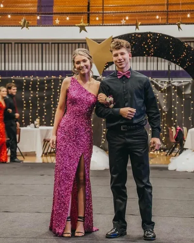Vista 7 de Rjer One Shoulder Prom Dresses 2023 Sequin Formal Dresses Long Evening Gowns Slit Wedding Party Dresses