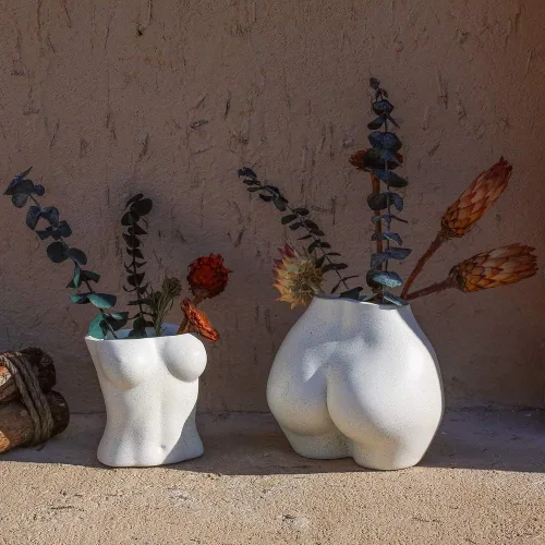 Vista 2 de FROZZUR - Maceta con forma de cuerpo femenino, jarrón con trasero, maceta de flores femenina, maceta moderna de resina estilo bohemio, color blanco
