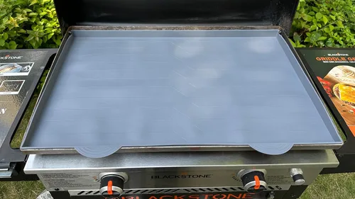 Vista 4 de Tapete de silicona para plancha Blackstone, resistente de grado alimenticio, protege la plancha de roedores, insectos, desechos y óxido, cubierta
