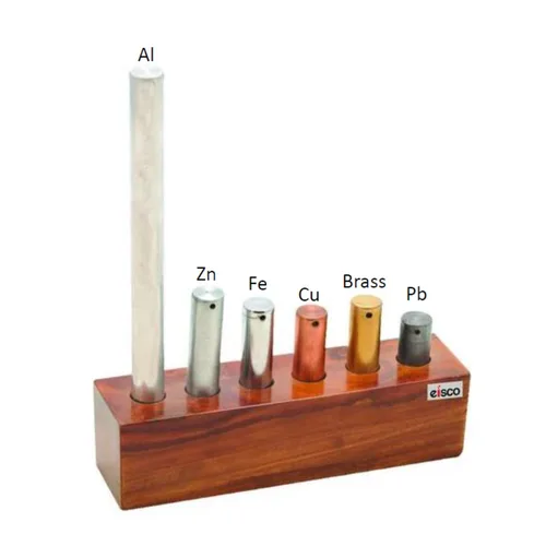 Vista 3 de Eisco Labs cilindros con igualdad de masa (100 g), juego de 6 gravas con soporte de madera y orificios para suspensión, longitudes variadas, de 0.6