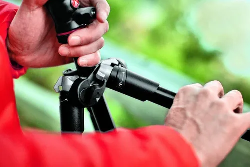 Vista 18 de Manfrotto, MKBFRA4-BH BeFree, trípode de aluminio compacto para viaje, color negro.
