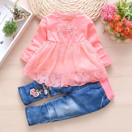 Vista 2 de Peacolate Conjunto de ropa de primavera y otoño para bebé, 3 piezas, camiseta de manga larga, chaqueta de mezclilla y jeans