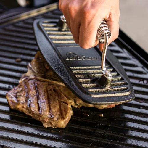 Vista 8 de BBQ Dragon Prensa para parrilla de hierro fundido – Prensa de hamburguesas, tocino y panini resistente de 2.9 libras – Pre sazonada para asar