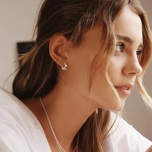 Vista 2 de Aretes de perro para mujer, aretes de aro pequeños de plata de ley con estampado de patas, aretes de aro para cachorros, aretes de pata de gato