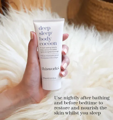 Vista 4 de THISWORKS Deep Sleep Body Cocoon – Loción corporal hidratante con lavanda, manzanilla y vetivert – Hidratante relajante nocturno para piel seca