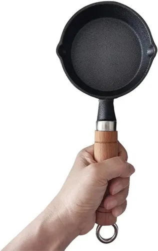 Vista 6 de Mini sartén para un huevo, 4 pulgadas, portátil, de hierro fundido para acampar al aire libre, con mango de madera, mini sartén para placa
