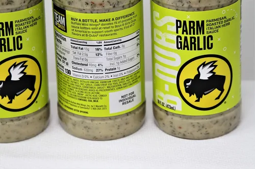 Vista 2 de Buffalo Wild Wings Fan Fave - Paquete de 3 botellas de 16 onzas líquidas (ajo parm)