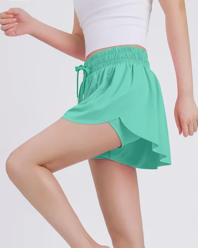 Vista 3 de JOCMIC Pantalones cortos fluidos para niñas, 2 en 1, pantalones cortos de mariposa con forro de elastano para fitness, correr, atletismo, tenis