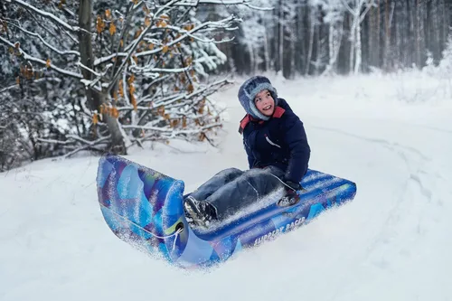 Vista 2 de Slippery Racer Trineo de nieve inflable gigante para adultos y niños, duradero, resistente, paquete de 2 unidades rojo y azul, 60 pulgadas