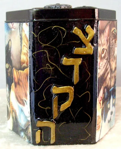 Vista 2 de Decorative Tzedakah Box - Los Gatos