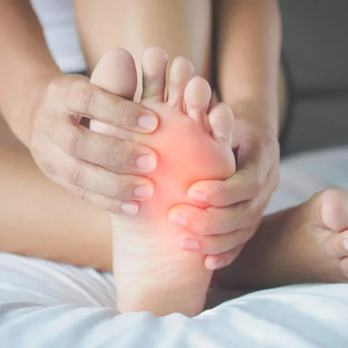 Vista 5 de Dispositivos de terapia de luz roja LED de 660 nm y 880 nm de luz infrarroja cercana, pantuflas para alivio del dolor de pies, dispositivo