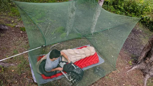 Vista 6 de Coghlan's Hiker's Rectangular Mosquito Net