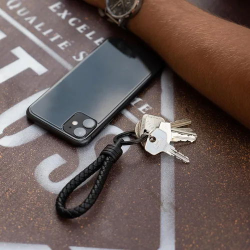 Vista 5 de SERASAR Leather Keychain [Strong] - with Additional Stainless Steel Key Ring for Small Keys - with Gift Box