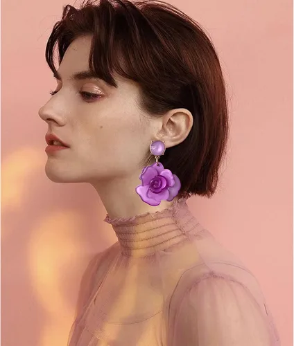 Vista 4 de Aretes colgantes de resina de gran tamaño, bohemios, únicos, delicados, de lujo, de gran tamaño, con flores grandes, pétalos florales para mujer