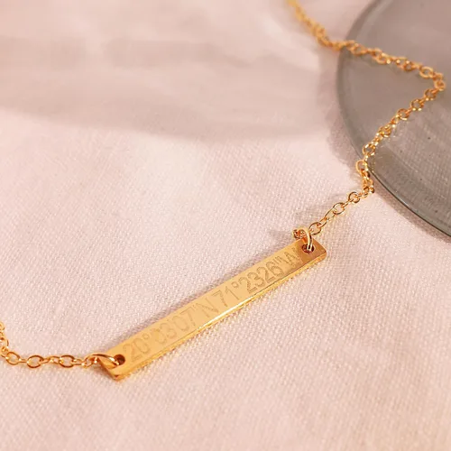 Vista 7 de Collar coordinado para mujer, colgante de barra de longitud de latitud grabada, de acero inoxidable, delicada, minimalista, con ubicación