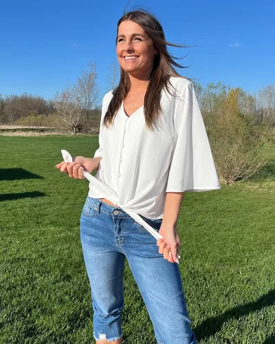 Vista 5 de Luvamia - Blusa informal de manga 34 con nudo y cuello en V para mujer, blusas unicolor con botones