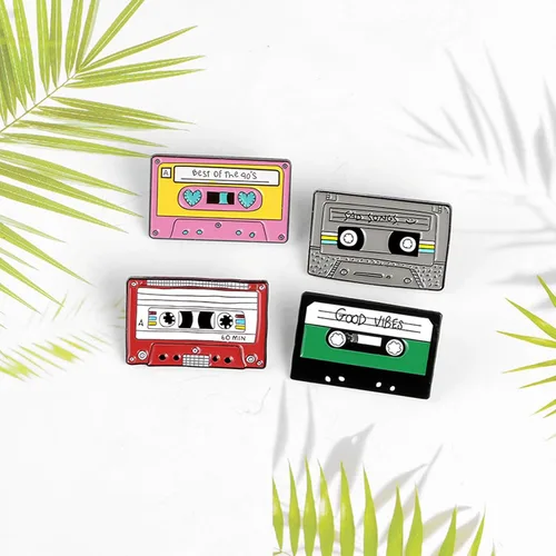 Vista 5 de Juego de pines esmaltados de anime, divertidos broches para mochila, chaqueta, ropa, insignias de solapa de dibujos animados, botones estéticos a