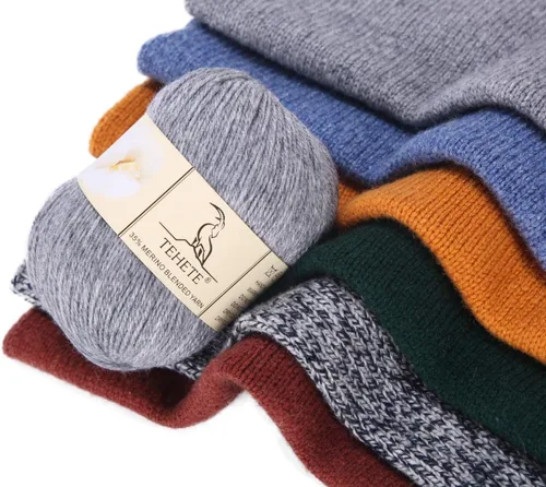 Vista 5 de Ovillo de lana de merino para tejer (3 capas) suave y ligero de 150g para ganchillo (Beige)