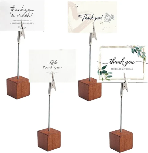 Vista 4 de 10 soportes de clip de notas con base de cubo de madera marrón, soportes de clip de cocodrilo para números de mesa, tarjetas de lugar, fotos