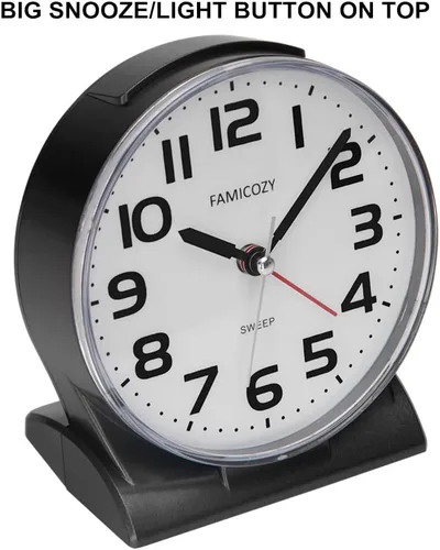 Vista 3 de FAMICOZY Reloj despertador analógico sin tictac de 4.5 pulgadas, silencioso, legible para personas mayores, fácil de configurar, alarma de aumento