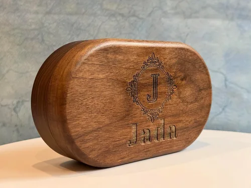 Vista 9 de Joyero personalizado para mujer, flor de nacimiento, organizador de madera hecho a mano, grabado personalizado con letra inicial y nombre