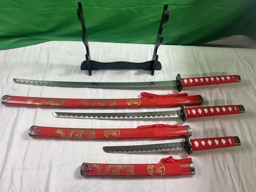 Vista 2 de Kinstore Juego de espada samurái japonesa tradicional hecha a mano de 3 piezas con soporte de exhibición. Katana, Wakizashi, espadas Tanto. Dragón