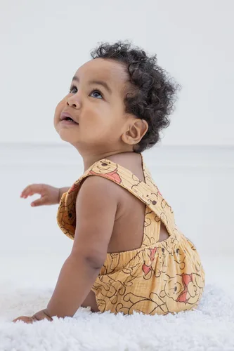 Vista 2 de Disney Winnie the Pooh - Conjunto de traje de Mickey Mouse para recién nacido a niño pequeño