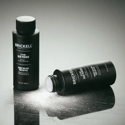 Vista 4 de Polvo estilizante para cabello Brickell Men's para hombres, crea volumen, natural y orgánico, polvo texturizante no graso, 18g, sin fragancia