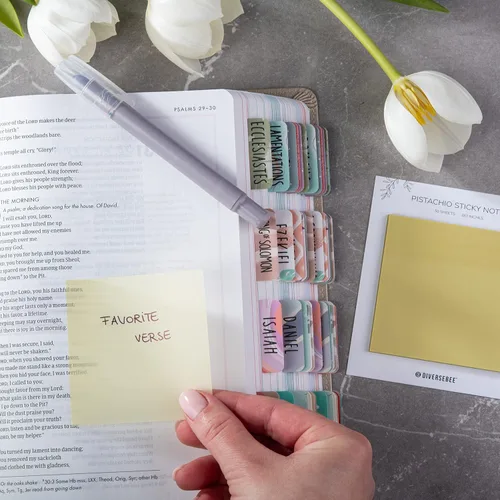 Vista 3 de DiverseBee - 50 hojas de notas adhesivas transparentes pastel, pestañas adhesivas transparentes de 7,6 x 7,6 cm, marcadores de libros con banderas
