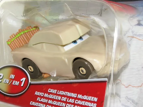 Vista 4 de Disney Cars Juguetes Cambiadores de Color 2022 Cars On The Road Cueva Lightning McQueen