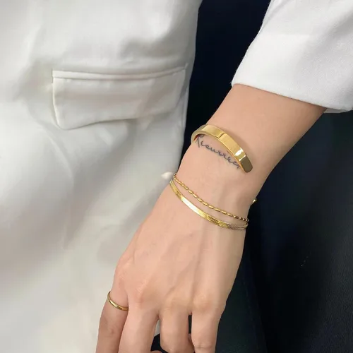 Vista 3 de Caenyo Pulseras de oro para mujer, chapadas en oro de 14 quilates, pulseras de espiga cubanas en capas, pulsera ajustable de cadena de perlas