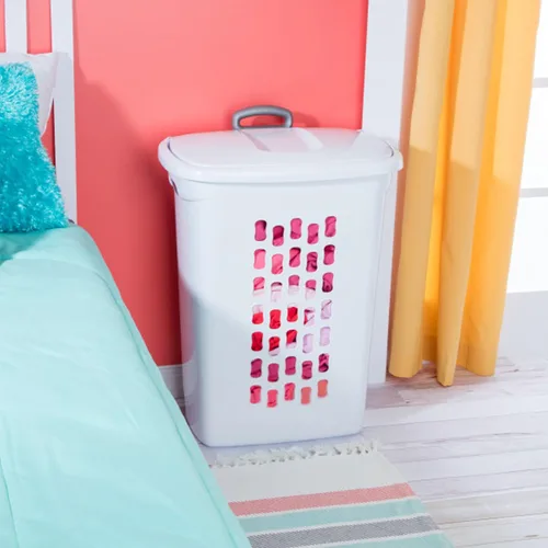 Vista 6 de Sterilite Paquete de 3 Cestas de Ropa Ultra con Ruedas, Cesta de Lavandería con Tapa Abatible y Mango Retráctil - Carrito de Almacenamiento de Ropa