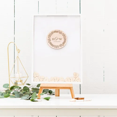 Vista 3 de WEDDINGSTAR Libro de invitados personalizado de madera con forma de corazón, inicial de corona de amor