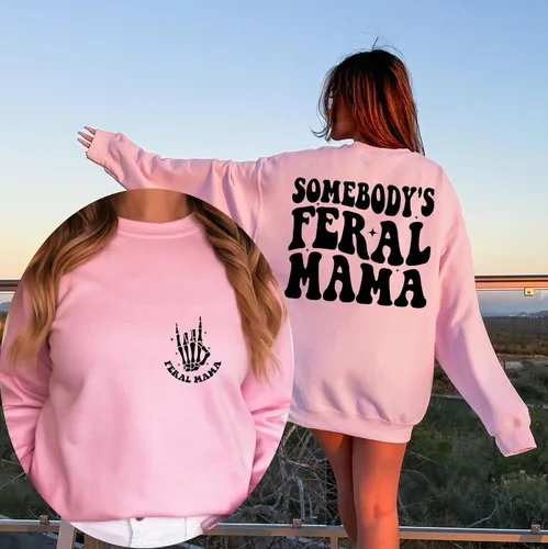Vista 2 de Somebodys - Sudadera con texto en inglés «Feral Mama» para mamá, linda camiseta familiar
