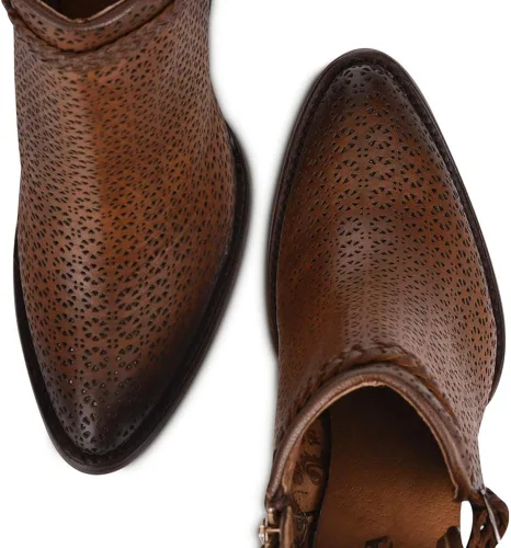 Vista 7 de Botines Cuadra para mujer en piel bovina con perforaciones con cremallera