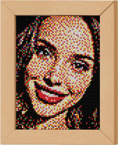Vista 3 de Quercetti Pixel Art 4 - Kit de mosaico para selfie, convierte cualquier foto en arte de mosaico con 4800 clavijas en 6 colores y 4 tableros